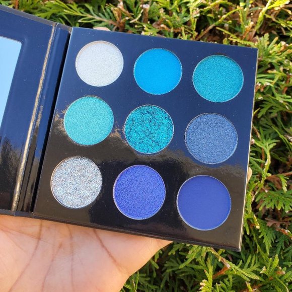 Blue Moon Eyeshadow Palette - Picture 4 of 7